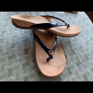 Vionic Mona Toe Post Sandal Arch Support Navy 9